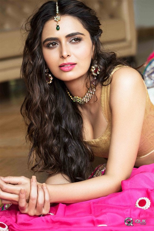 Meenakshi-Dixit